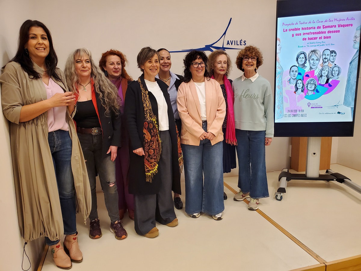 Presentación en rueda de prensa de la obra de teatro con la directora, la concejala de Igualdad y varias actrices