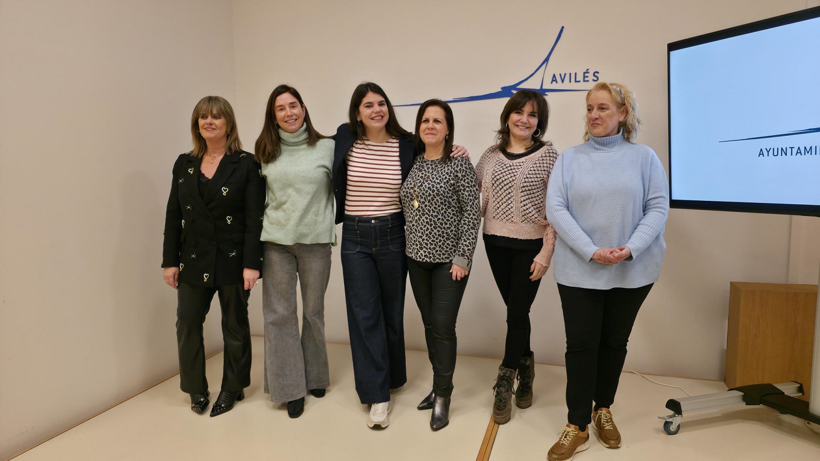 Las concejalas de Comercio y Festejos, junto a representantes de las asociaciones de comerciantes de la ciudad