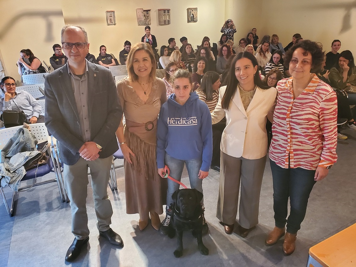 Juan Carlos Guerrero, Loreto Matilla, Carmen López, Paloma de Blas y María José Bartolomé, técnica municipal responsable del programa Enfoca Talento